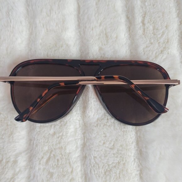 QUAY // ltd ed jlo collab tortoise brow bar reflective lens aviator shields main image 11